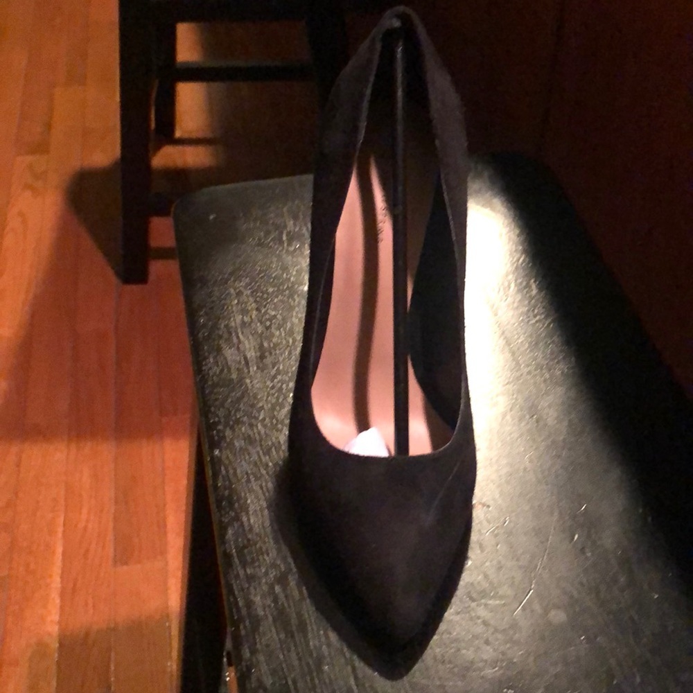 Block heel pointed faux suede pumps